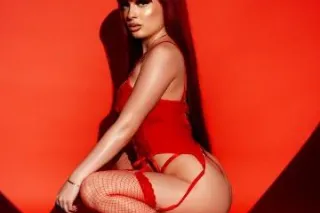 Hosting in DTC Petite Redhead - Image 9