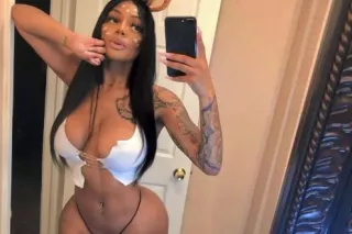 Laceyy Throattss - Image 12