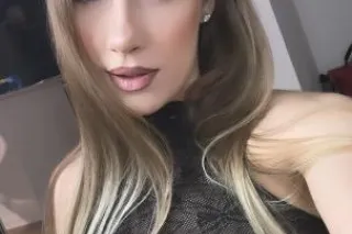 Ready To Play With This Gorgeo... - Image 3