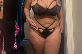 Gorgeous Thick & Curvaceous La... - Image 4