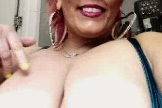 AVAILABLE NOW!! NEW CONTACT IN... - Image 1