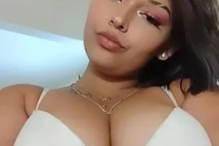 please cum fuck me daddy 😩🤭💦🩷b... - Image 1