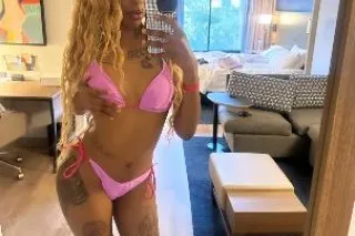 NEW BARBIE IN TOWN 🥂💋2POP SPEC... - Image 1