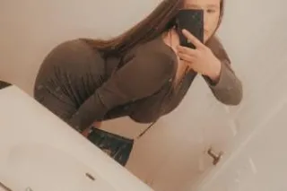 Thick and sexy sno bunny‼🫦 - Image 7