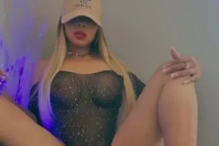 SEXY PETITE LATINA NEW IN TOWN... - Image 4