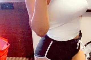 NEW IN TOWN Sweet bubbly charm... - Image 1