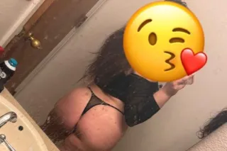 2 GIRL SPECIAL THICK BADDIES💦🥵... - Image 1