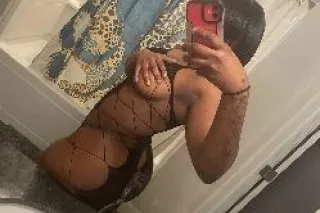 hot and ready ! give me a call... - Image 2