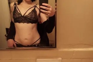 FUN,OPEN MINDED, EXCPERIENCED,... - Image 4