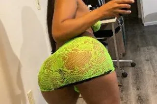 FAT BOOTY FREAK😋🫦YOUNG AND TIG... - Image 3