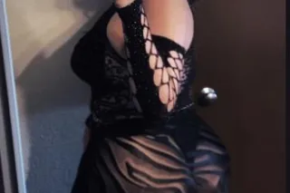 BBW PAWG 💰vid chat shows half off - Image 2