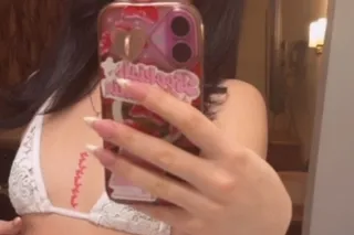 The prettiest in town 💋 - 20 - Image 2