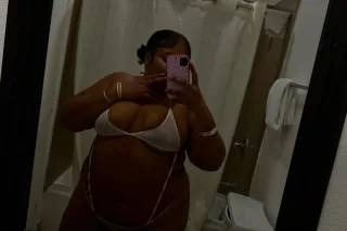 curvy brownskin college freak ... - Image 1