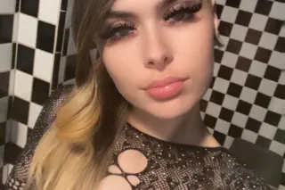 petite sexy and wet 🤪❄💦💋 Leavi... - Image 4