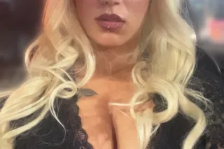 sexy blonde😻 wallburg-highpoin... - Image 2