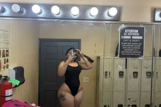 latina de vuelta en la ciudad ... - Image 1