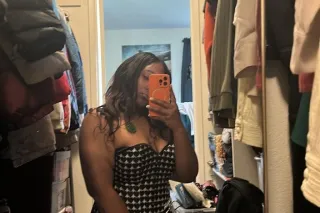 Sweet face, dangerous curves 💋... - Image 2