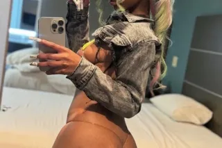 IM BACKKKK ‼⭐ 5’2 PETITE 🍫 TRE... - Image 1