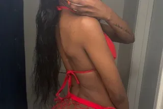 5'2 SEXY PETITE FANTASY GIRL🍫🥰... - Image 1