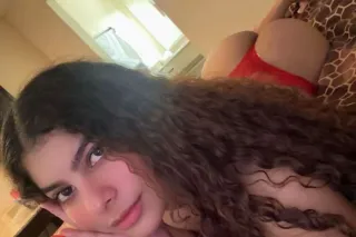 soy una hermosa chica rizada, ... - Image 1