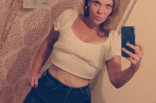 I'm a hot, sexy young girl new... - Image 4