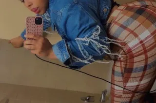 Laurel im backk 😘SQUIRT ALERT ... - Image 3