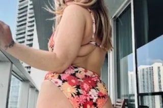 ❄Snowed-in and turning up the ... - Image 1