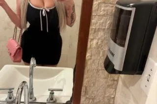 Gorgeous Blonde Up late Amazing skills have a gf - Image 5