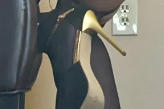 👠🍒"CUM GET WARM WITH ME AND TH... - Image 3