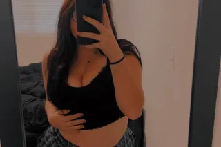 THICK SNOWBUNNY READY TO PLAY🫶... - Image 2