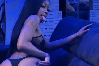 WET & HORNYYY😝😍 - 18 - Image 3