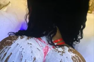 morena caliente - Image 10