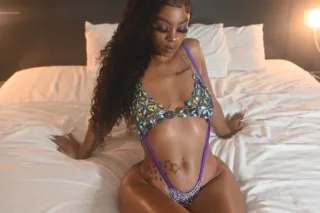 2 GIRLS 2 HOT‼HOT Sexxy Slimthick🥵💦 - Image 11