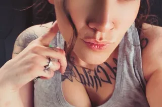 😍TATTED SLUT GOTTA BIG BUTT🤤AS... - Image 2