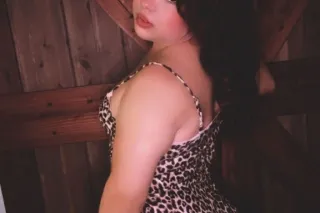 thick latina squirter 💦☺✨🥰😘💋🩷💦... - Image 1