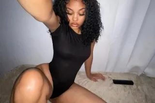 Party Girl🥳🫶🏽 - 30 - Image 1