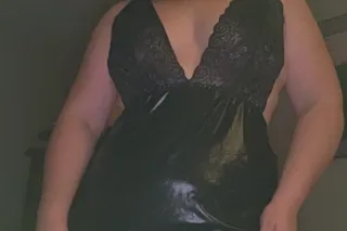 Chica Latina caliente voy a tu... - Image 2