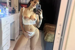 Soft smile, flirty energy 💕🔥 w... - Image 3