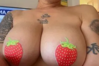 Sweet hot sexy MILF - 40 - Image 3