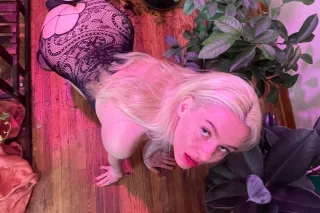 Sensational Tight Blonde - 24 - Image 3