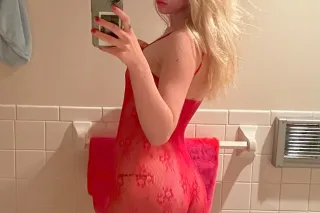 Sensational Tight Blonde - Image 5