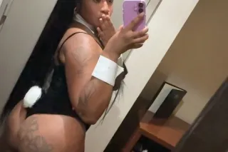 Petite Bombshell 💣 - 20 - Image 2