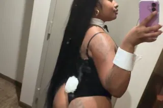 Petite Bombshell 💣 - 20 - Image 1