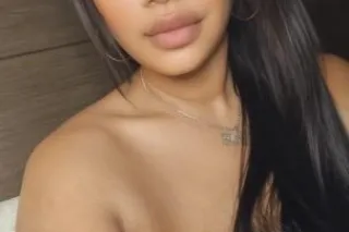 💦 Playmate With Curves In All ... - Image 2