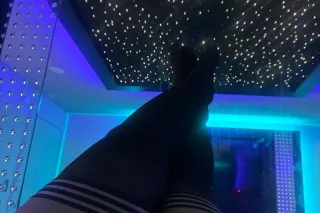 COME GET A THROAT HUG 😝 - 25 - Image 1