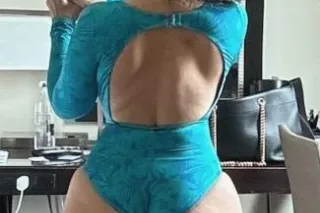 Squirting Bombshelll😍 - Image 10