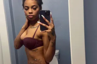 Slim Waist 🍑 with a pretty fac... - Image 1