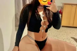 🎊REAL PHOTOS WITH A BEAUTIFUL ... - Image 2