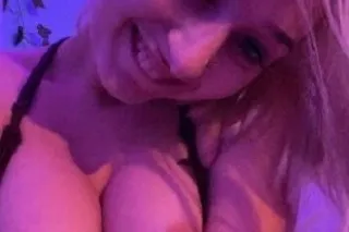 HORNY FANCY GIRL🤍 GFE 😋CREAMPI... - Image 2