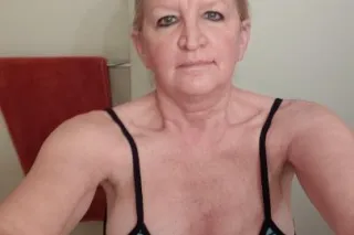 Mature and classy - 60 - Image 1